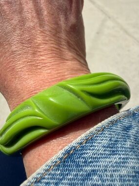 Vintage Carved Green Bakelite Bangle Bracelet — Chunky Swirl Statement Piece